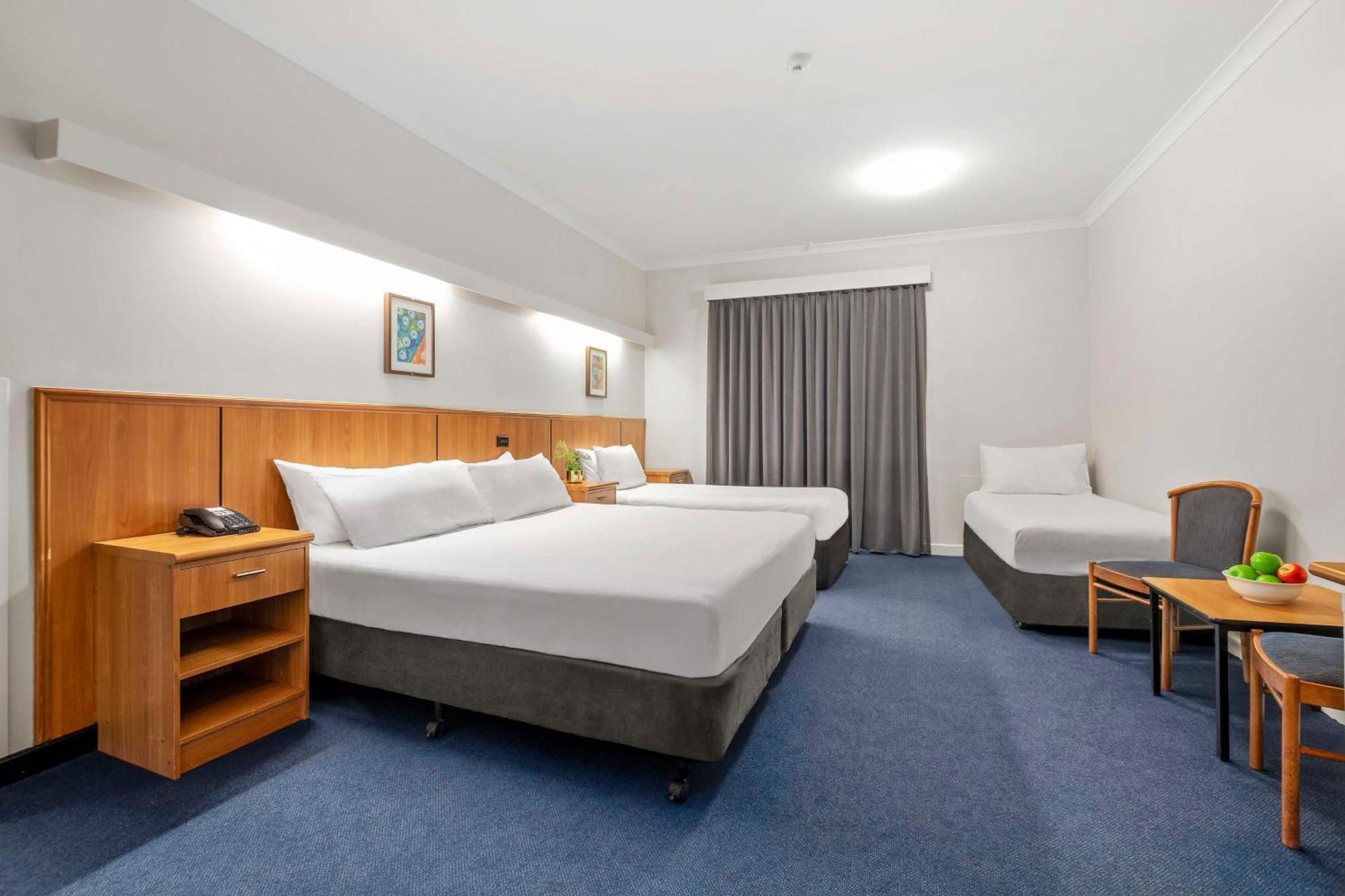 Metro Hotel Perth City Екстер'єр фото