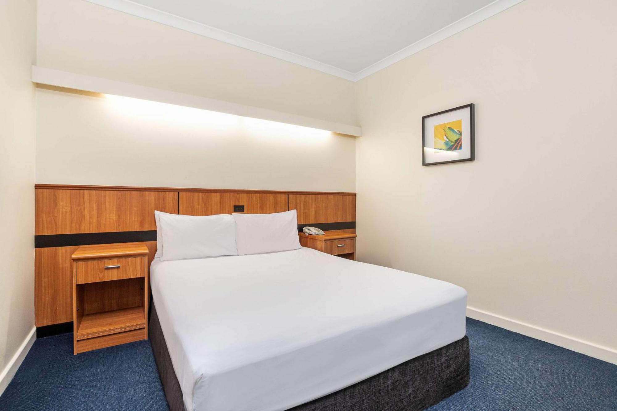 Metro Hotel Perth City Екстер'єр фото