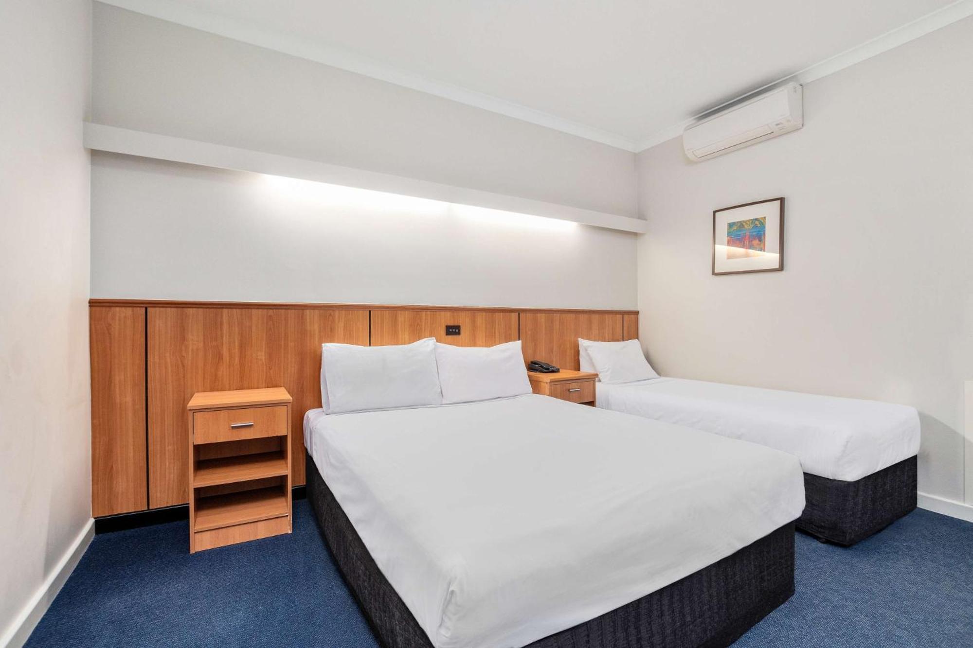 Metro Hotel Perth City Екстер'єр фото